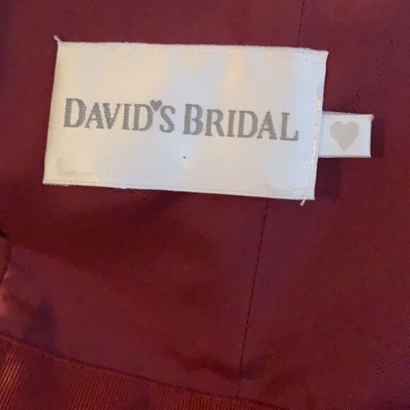 𝅺david’s Bridal maroon strapless bridesmaids gown and/or prom dress - Picture 5 of 8